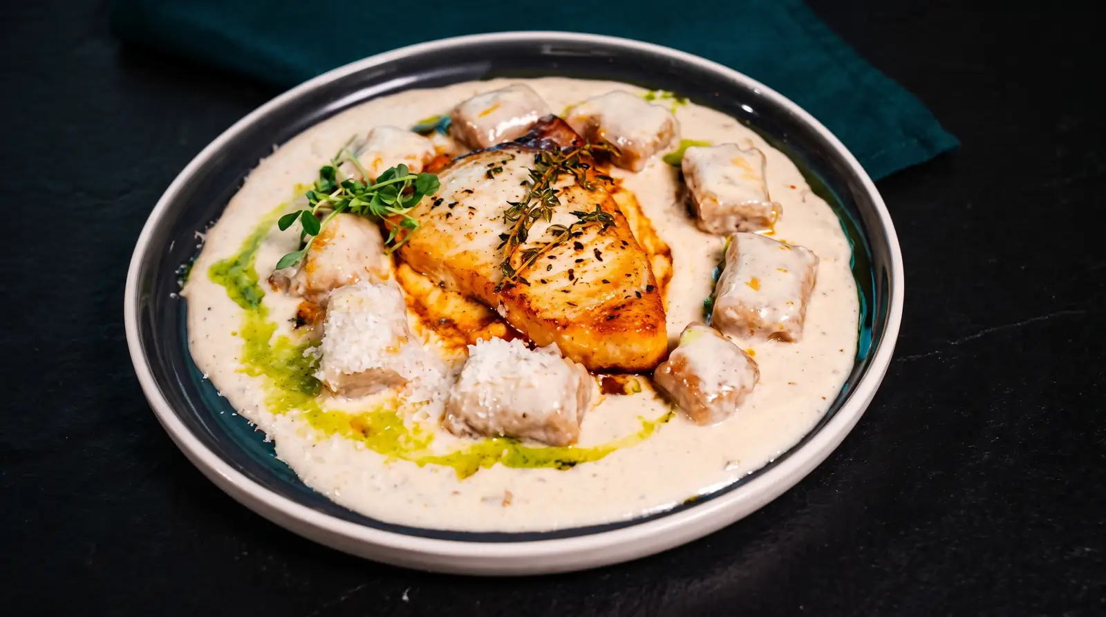 Pescado sellado con ñoquis